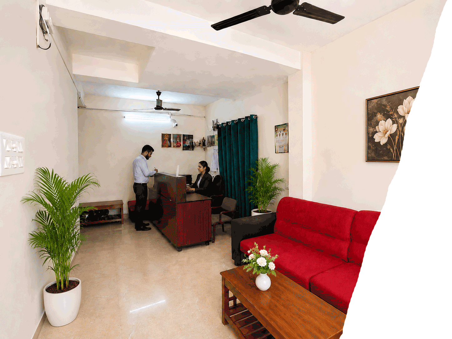 24 hours front desk and guest assistance service at Honey Bee Boutique Hotel in Iyyappanthangal Chennai