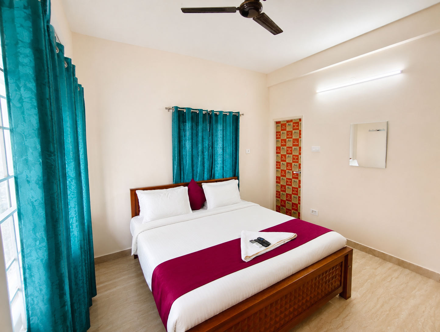 Deluxe Double Non AC Room at Honey Bee Boutique Hotel in Iyyappanthangal Chennai with free WiFi and comfortable accommodation
